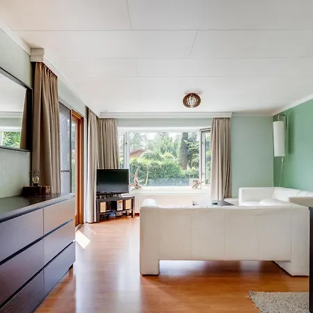 Chalet Rustig Gelegen In Het Bos -