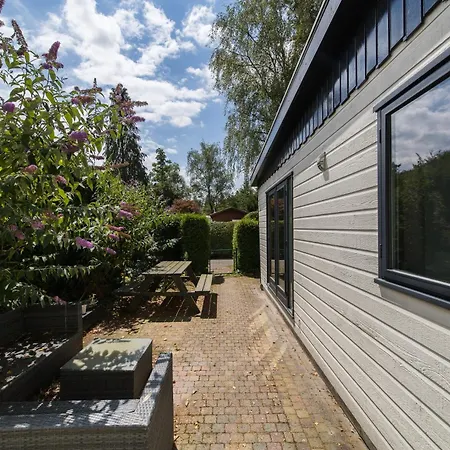 Chalet Rustig Gelegen In Het Bos - Putten