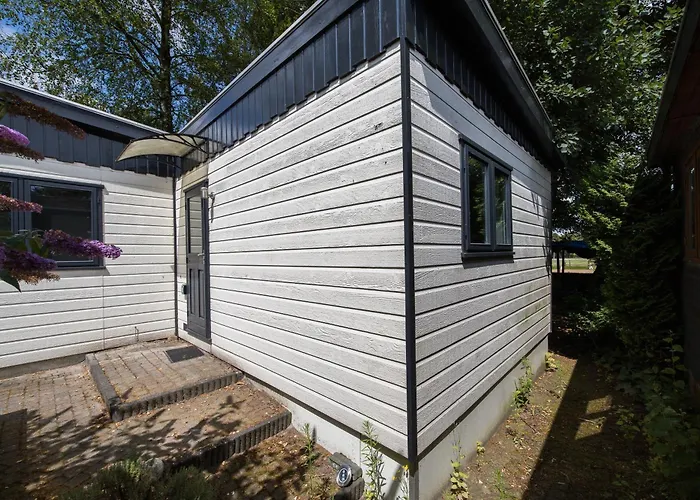 Chalet Rustig Gelegen In Het Bos - Putten