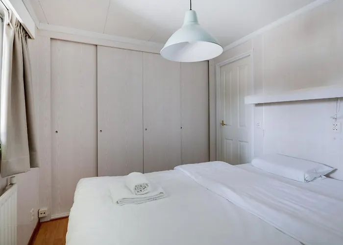 Rustig Gelegen In Het Bos - Chalet *