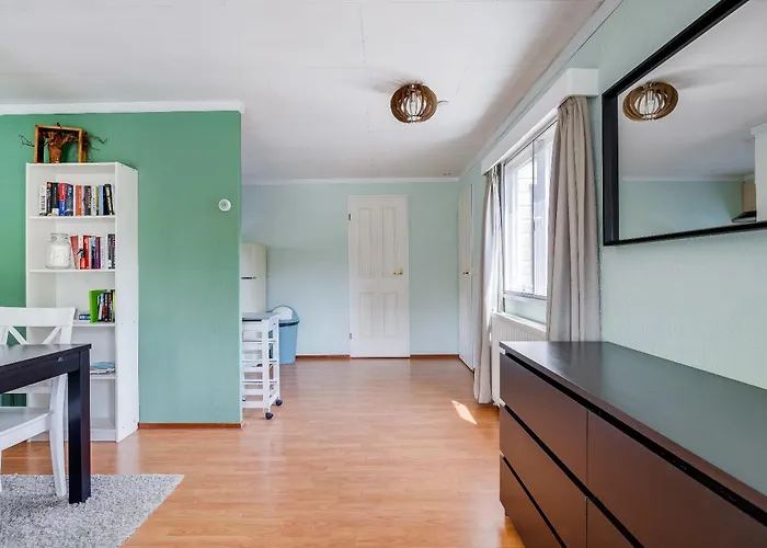 Rustig Gelegen In Het Bos - Chalet Putten