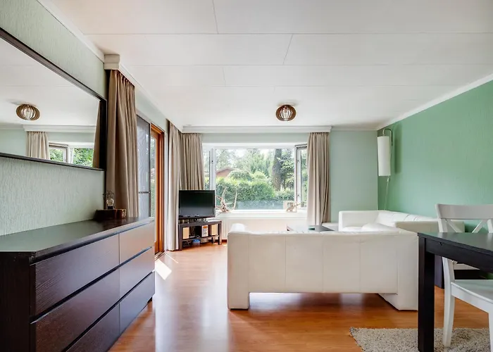 Chalet Rustig Gelegen In Het Bos -