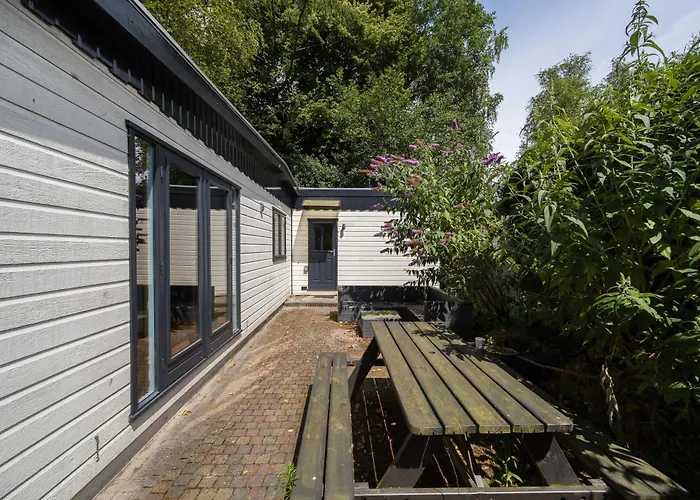 Chalet Rustig Gelegen In Het Bos - *