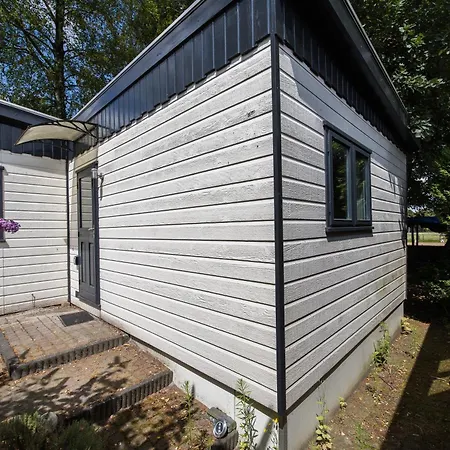 Chalet Rustig Gelegen In Het Bos - Putten